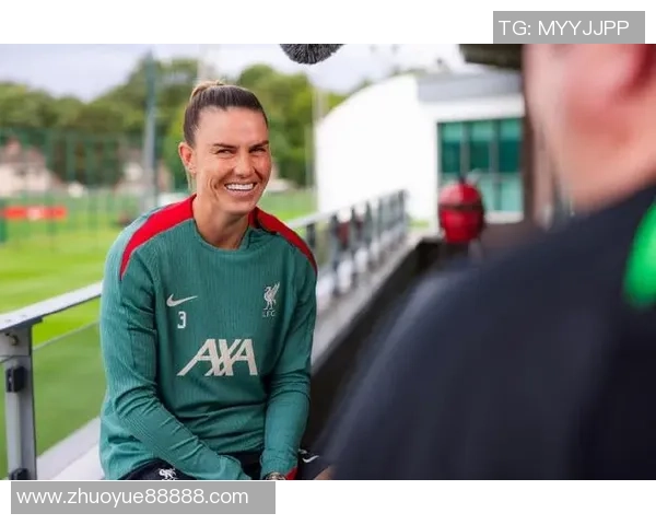 足球明星时尚穿搭解析从球场到时尚秀场的完美转变